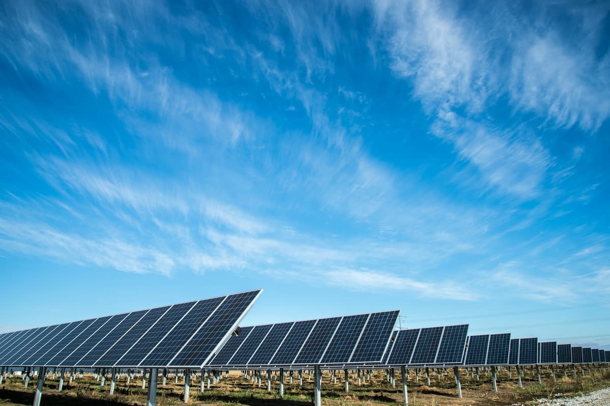 Photovoltaik-Anlagenreinigung: Ertragsoptimierung für Ihre Gewerbeanlage